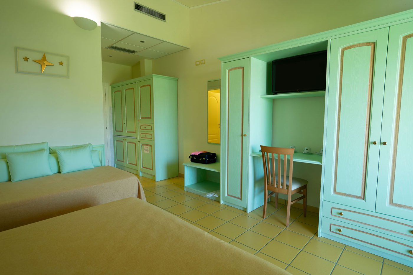Deluxe Room con zona scrittoio e armadio